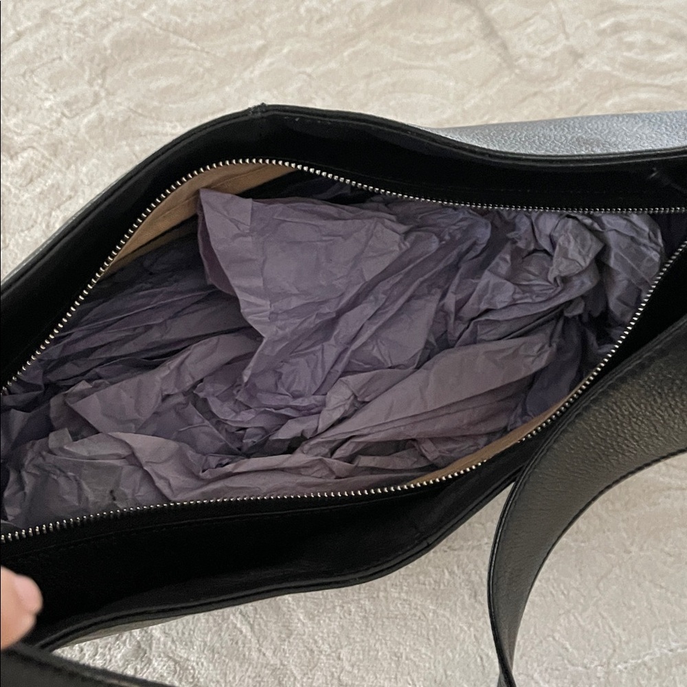 Elegant Black Genuine Leather Shoulder Bag - Picture 3 of 5